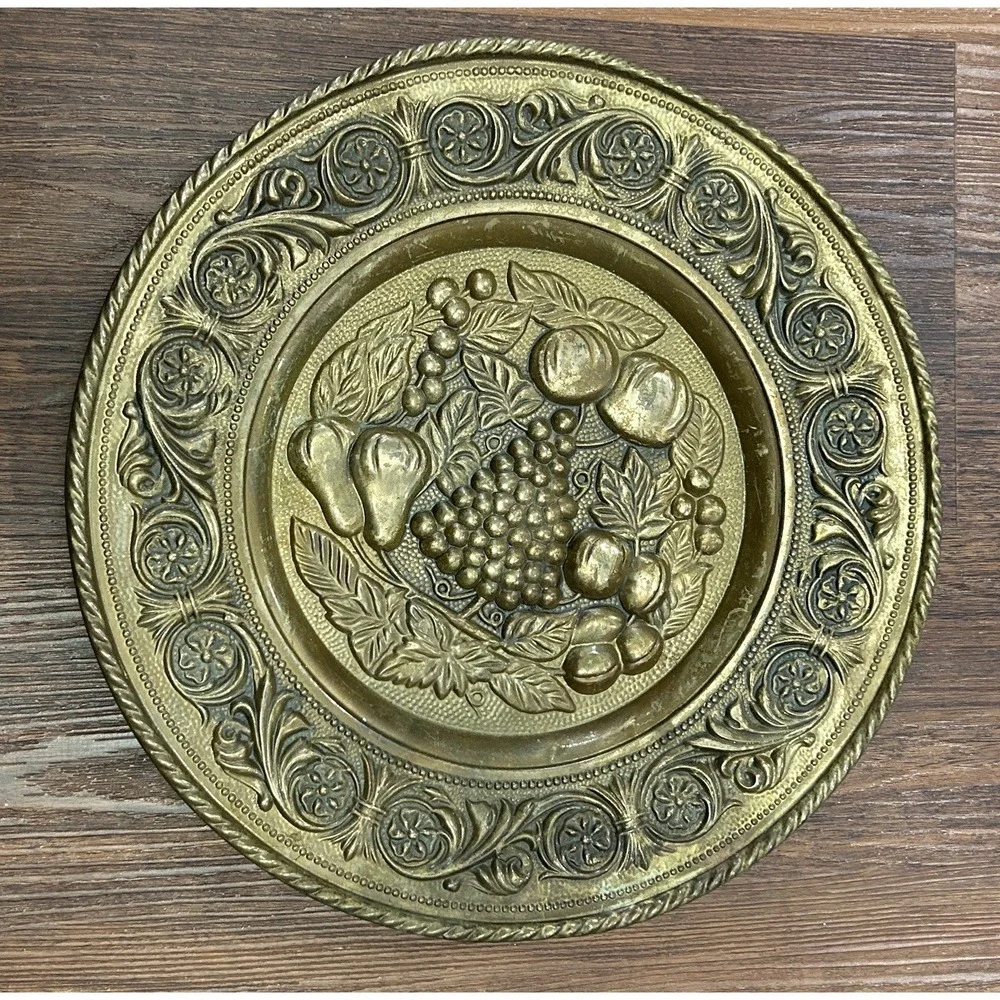 Vintage Peerage Brass Embossed Wall Hanging 2 Plates Made‎ In England